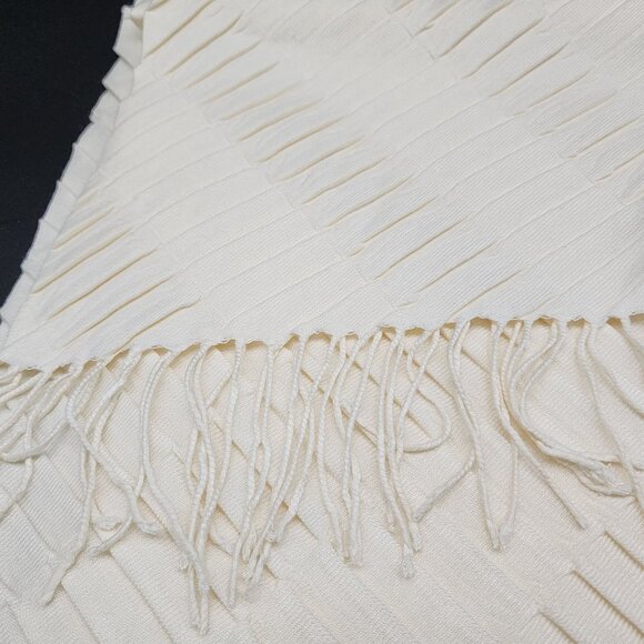 Halogen Ivory White Textured Scarf Rectangle Viscose Polyester Italy Fringed VTG - Picture 4 of 6